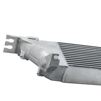 Front Mount Intercooler compatible for Nissan Navara Pathfinder D40 ST-X V6 3.0L V9X 550