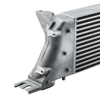 Front Mount Intercooler compatible for Nissan Navara Pathfinder D40 ST-X V6 3.0L V9X 550