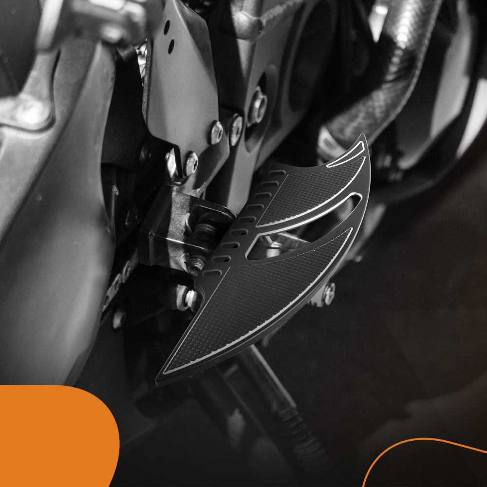 Black CNC Driver Floorboards Foot Pegs For SoftailTouring Road Dyna