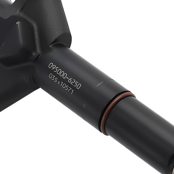 Set of 4 Fuel Injectors compatible for Nissan NavaraPathfinder YD25 2006-2009 0950006250