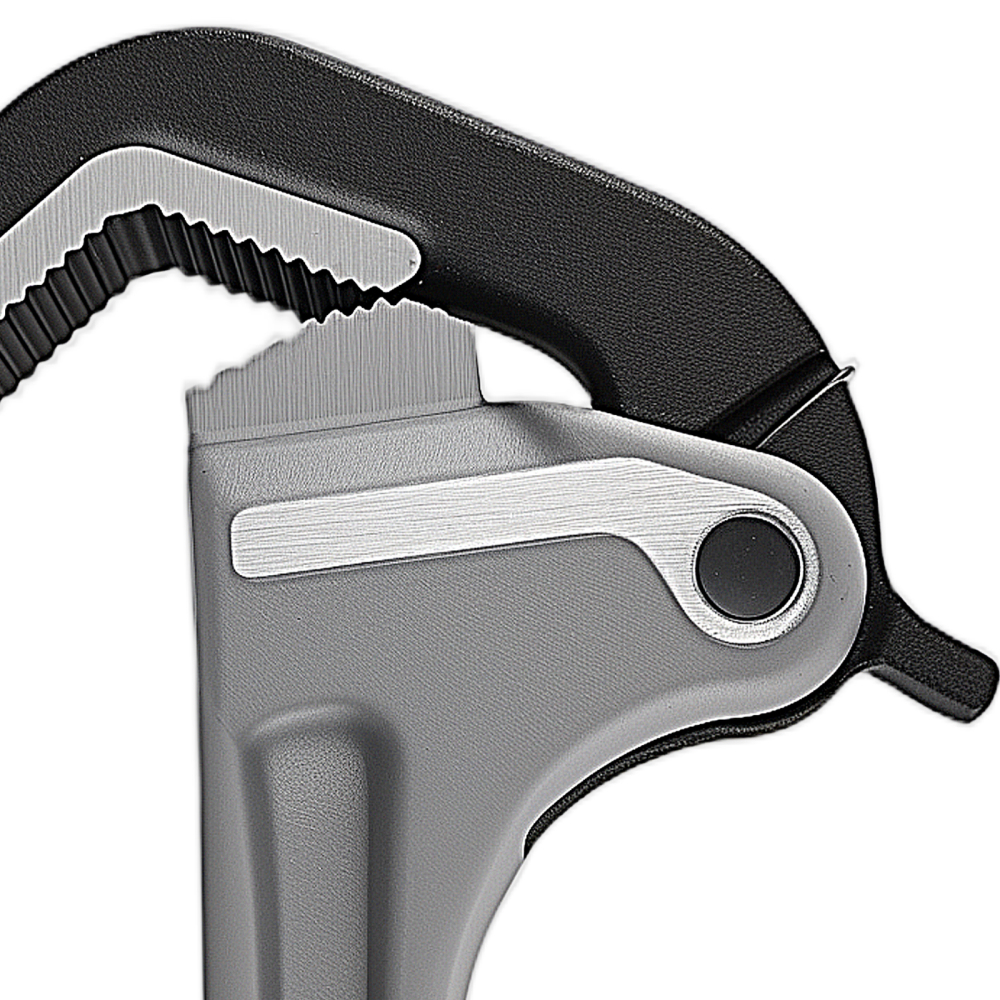 18 Aluminum Pipe Wrench Automatic Jaw Adjustment Lightweight Design