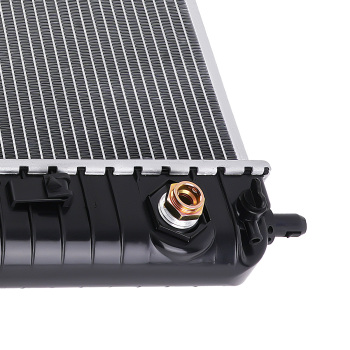 8.1L Engine Radiator compatible for Chevy Silverado 2500 3500 compatible for Sierra 2001-02 52401619