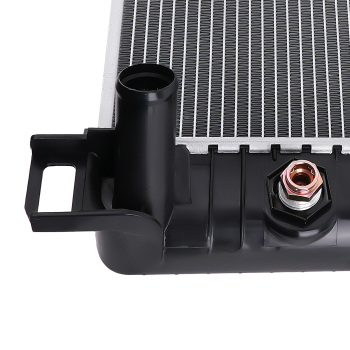 8.1L Engine Radiator compatible for Chevy Silverado 2500 3500 compatible for Sierra 2001-02 52401619