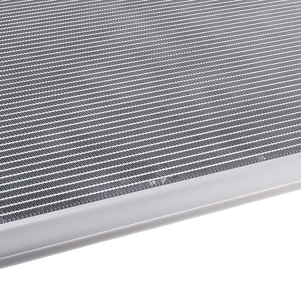 8.1L Engine Radiator compatible for Chevy Silverado 2500 3500 compatible for Sierra 2001-02 52401619