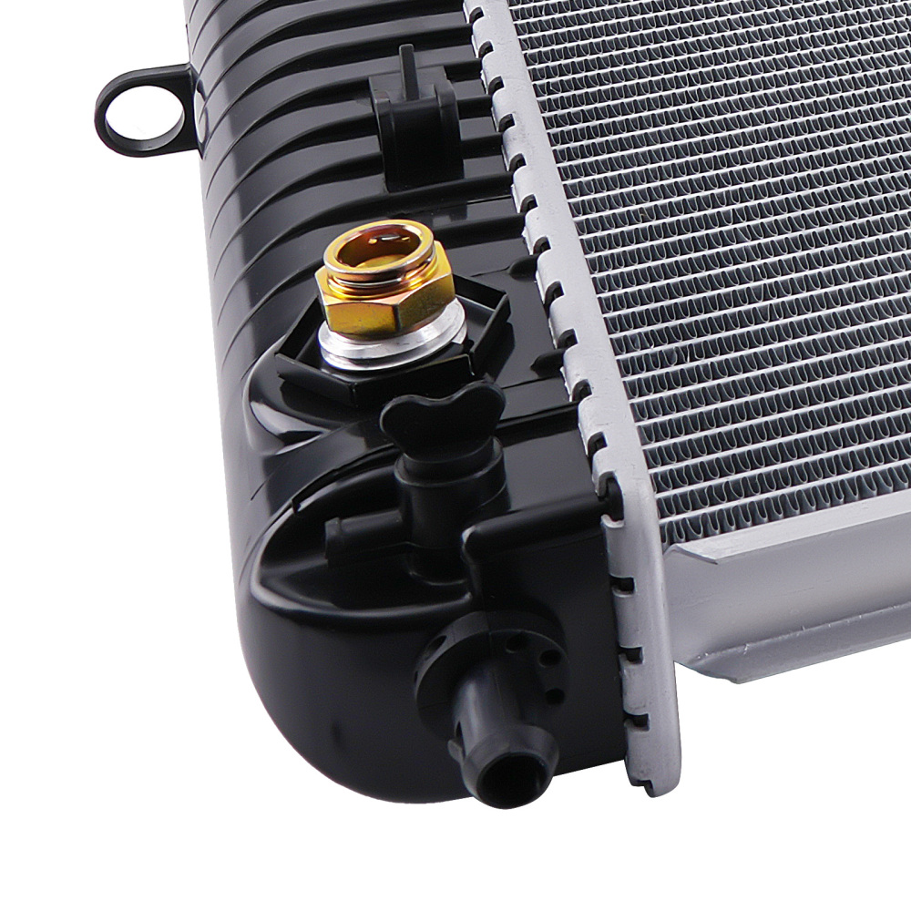 8.1L Engine Radiator compatible for Chevy Silverado 2500 3500 compatible for Sierra 2001-02 52401619